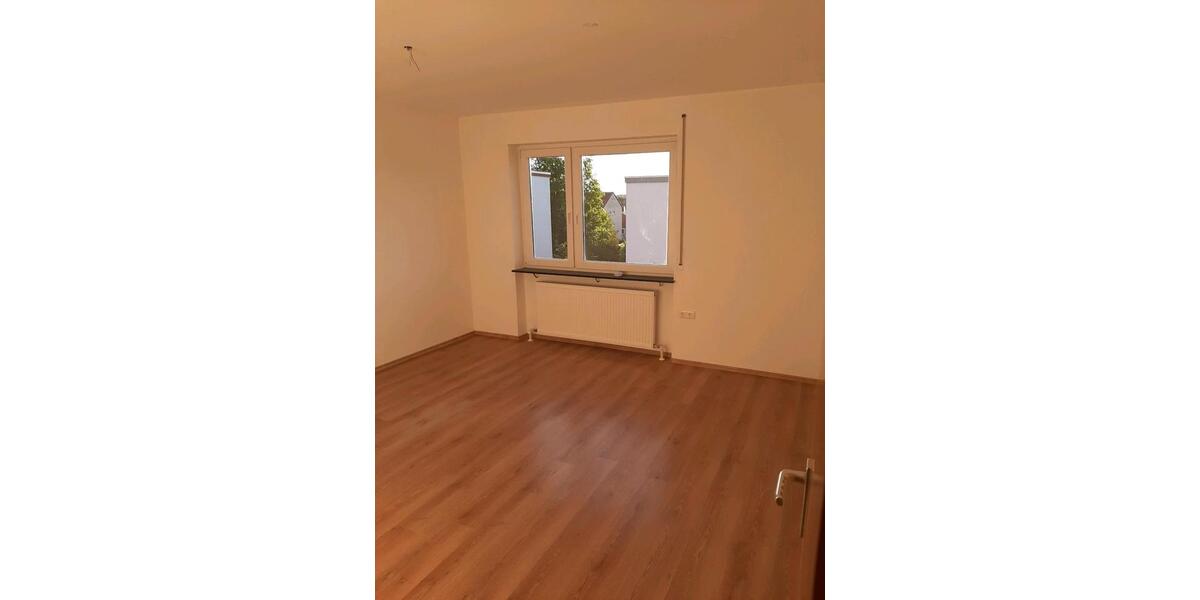 Etagenwohnung Sachsenheim - 4.5 Zimmer, 94 m&sup2;, 1.250&euro; | Angebot:25821678