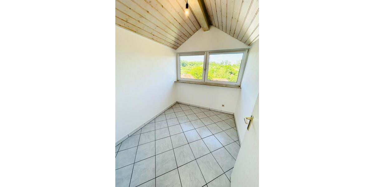 Dachgeschoßwohnung Oberriexingen - 3 Zimmer, 76 m&sup2;, 912&euro; | Angebot:25936829