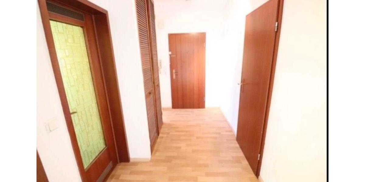 Dachgeschoßwohnung Stuttgart Zuffenhausen - 3 Zimmer, 55 m&sup2;, 550&euro; | Angebot:25304104