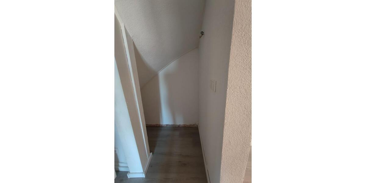 Dachgeschoßwohnung Stuttgart Bad Cannstatt - 3 Zimmer, 63 m&sup2;, 1.050&euro; | Angebot:24803392