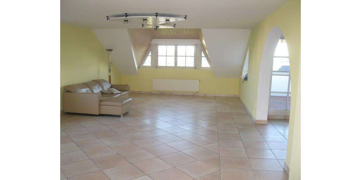 Etagenwohnung Waldenbuch - 6.5 Zimmer, 240 m&sup2;, 2.500&euro; | Angebot:22921628