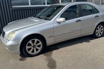 Mercedes-Benz C 200 193.000 km 2.900 &euro; Asperg / Stuttgart 71679