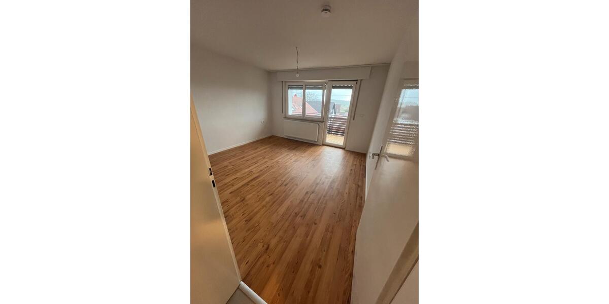 Etagenwohnung Baltmannsweiler - 4 Zimmer, 87 m&sup2;, 1.200&euro; | Angebot:25902091