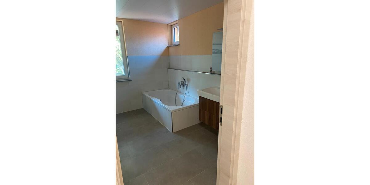 Etagenwohnung Lorch - 3.5 Zimmer, 86 m&sup2;, 1.200&euro; | Angebot:26654975