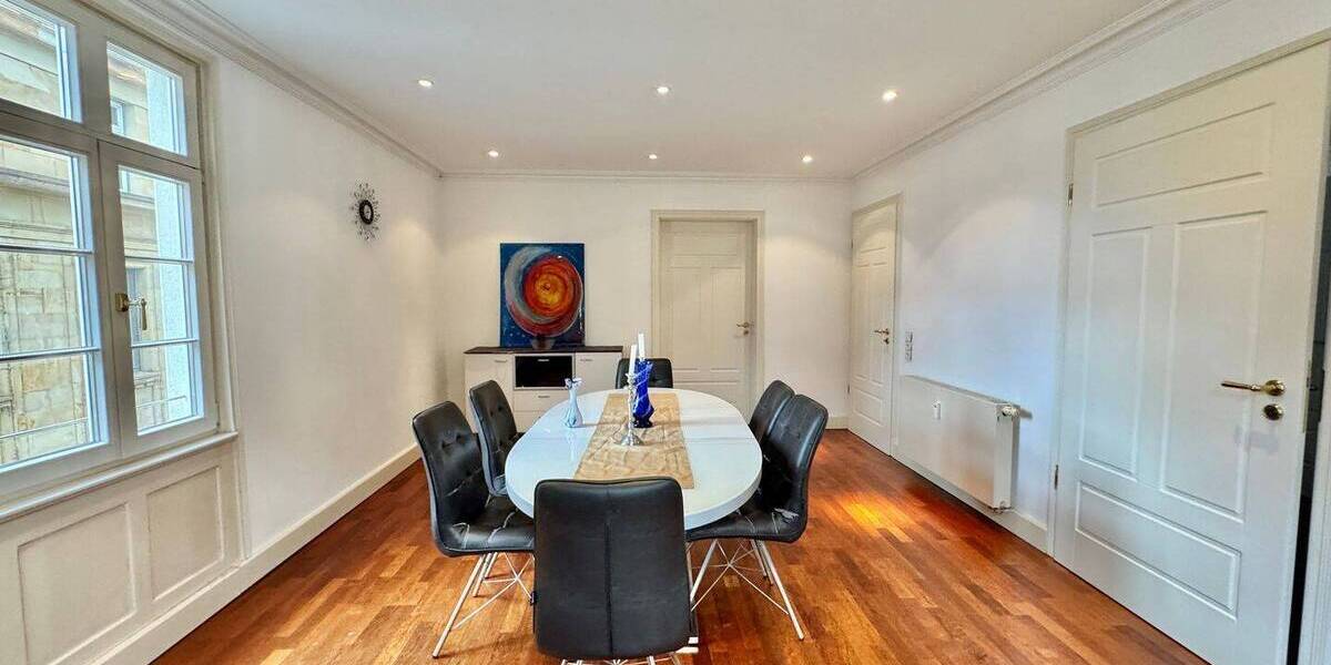 Etagenwohnung Stuttgart Mitte - 5 Zimmer, 130 m&sup2;, 2.700&euro; | Angebot:25704679