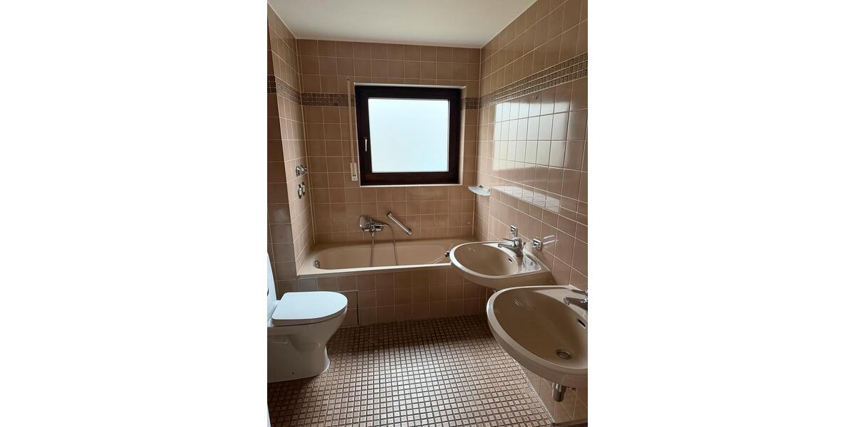 Erdgeschoßwohnung Stuttgart Luginsland - 3.5 Zimmer, 101 m&sup2;, 1.650&euro; | Angebot:25935956