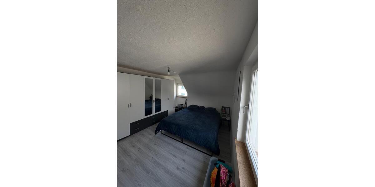 Dachgeschoßwohnung Stuttgart Luginsland - 3 Zimmer, 68 m&sup2;, 900&euro; | Angebot:25976190