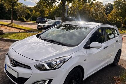 Hyundai i30 124.889 km 5.349 &euro; Esslingen am Neckar 73732