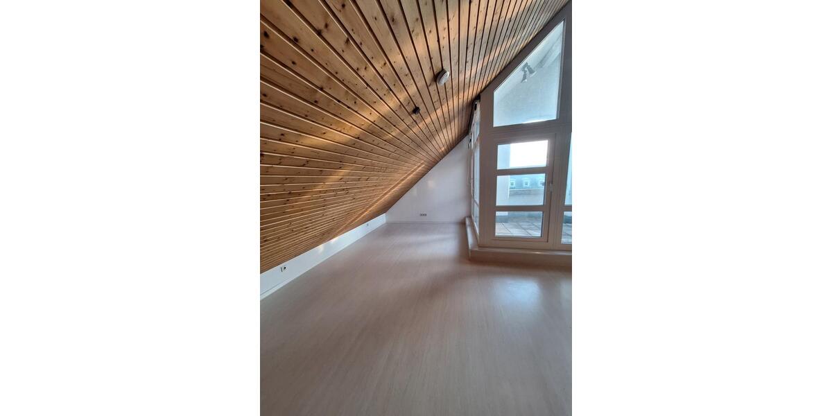 Dachgeschoßwohnung Stuttgart Vaihingen - 2 Zimmer, 65 m&sup2;, 900&euro; | Angebot:25923483