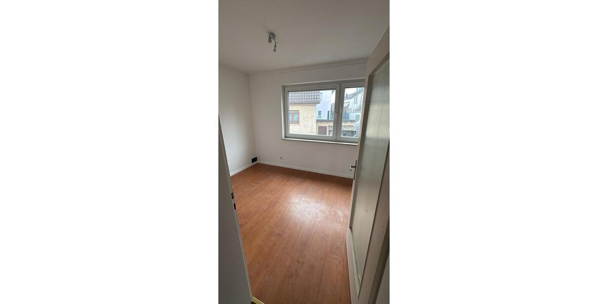 Etagenwohnung Sachsenheim - 3 Zimmer, 75 m&sup2;, 1.150&euro; | Angebot:26037934