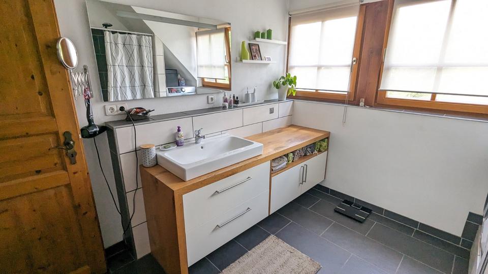 Etagenwohnung Leonberg - 3 Zimmer, 129 m&sup2;, 1.200&euro; | Angebot:25409166