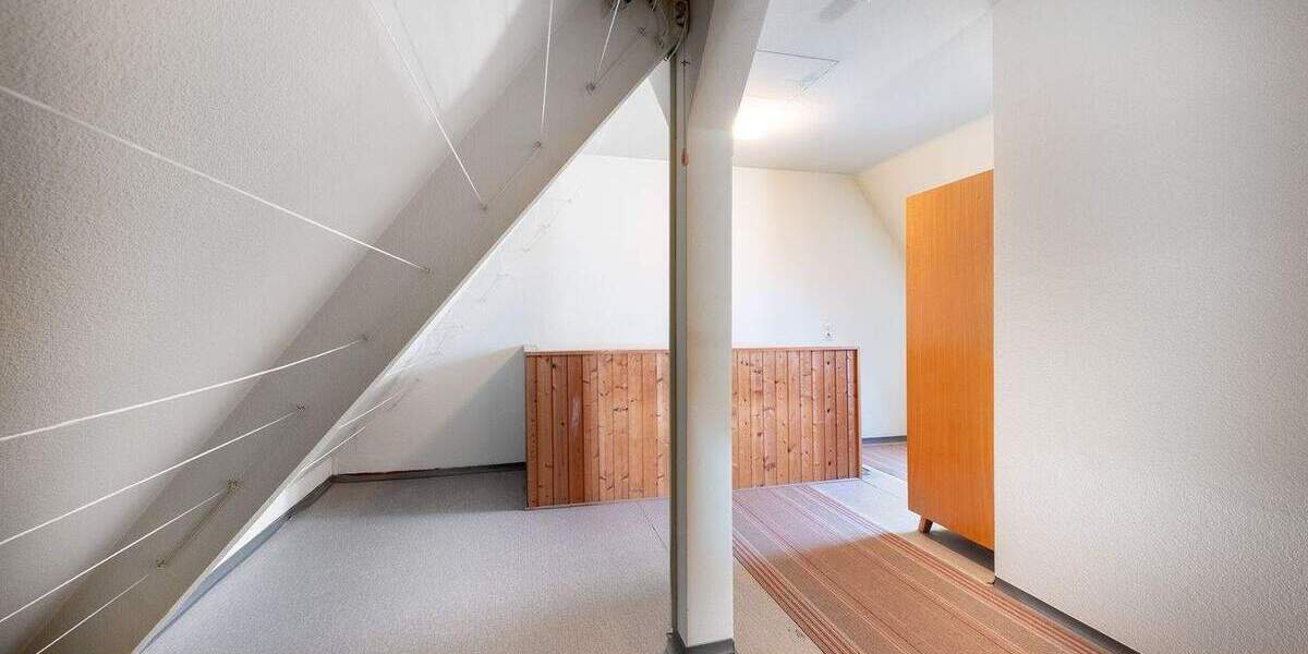 Mehrfamilienhaus, Wohnhaus Stuttgart Degerloch - 9 Zimmer, 140 m&sup2;, 690.000&euro; | Angebot:25685475
