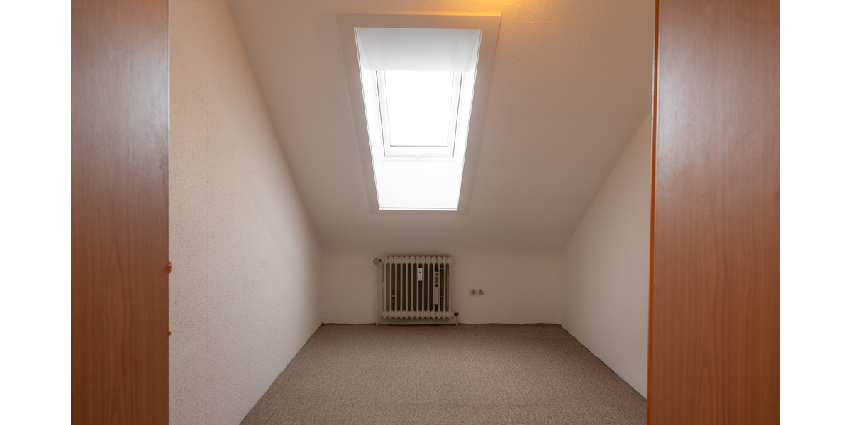 Sonnige Dachgeschoss-Oase mit PV-Anlage und Balkon - Etagenwohnung Schorndorf | Angebot:26548615