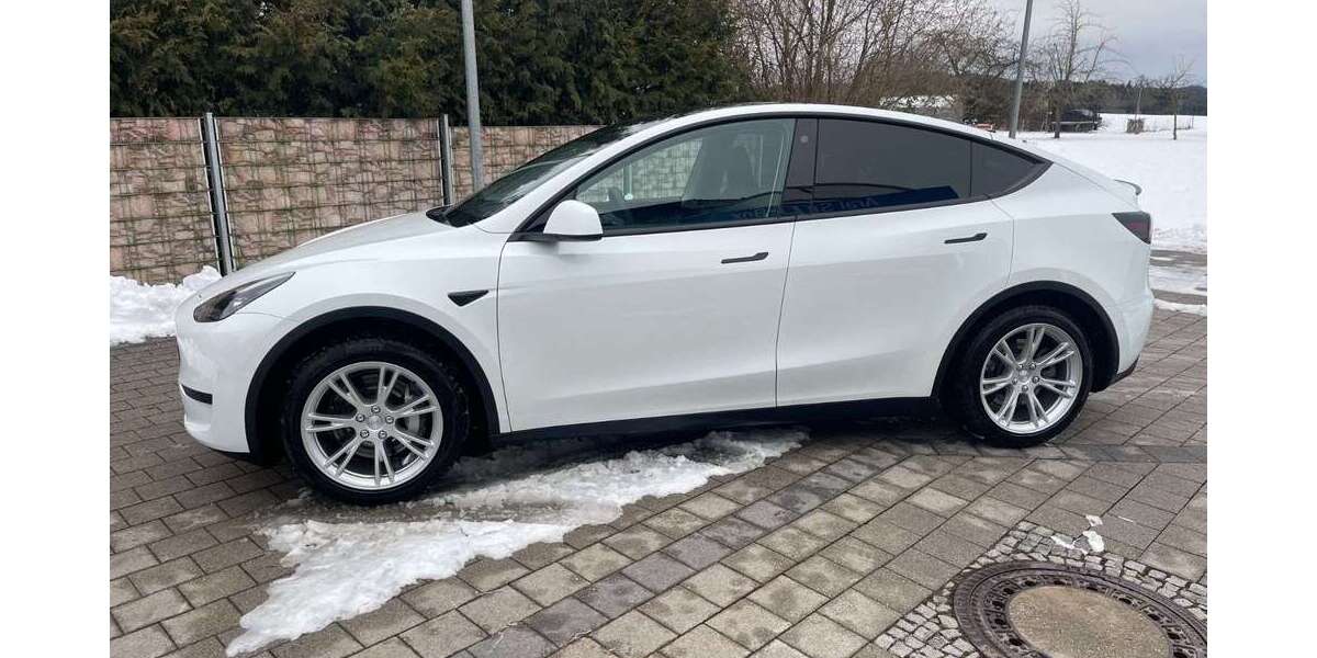 Tesla Model Y 28.800 km 33.900 &euro; Wüstenrot 71543