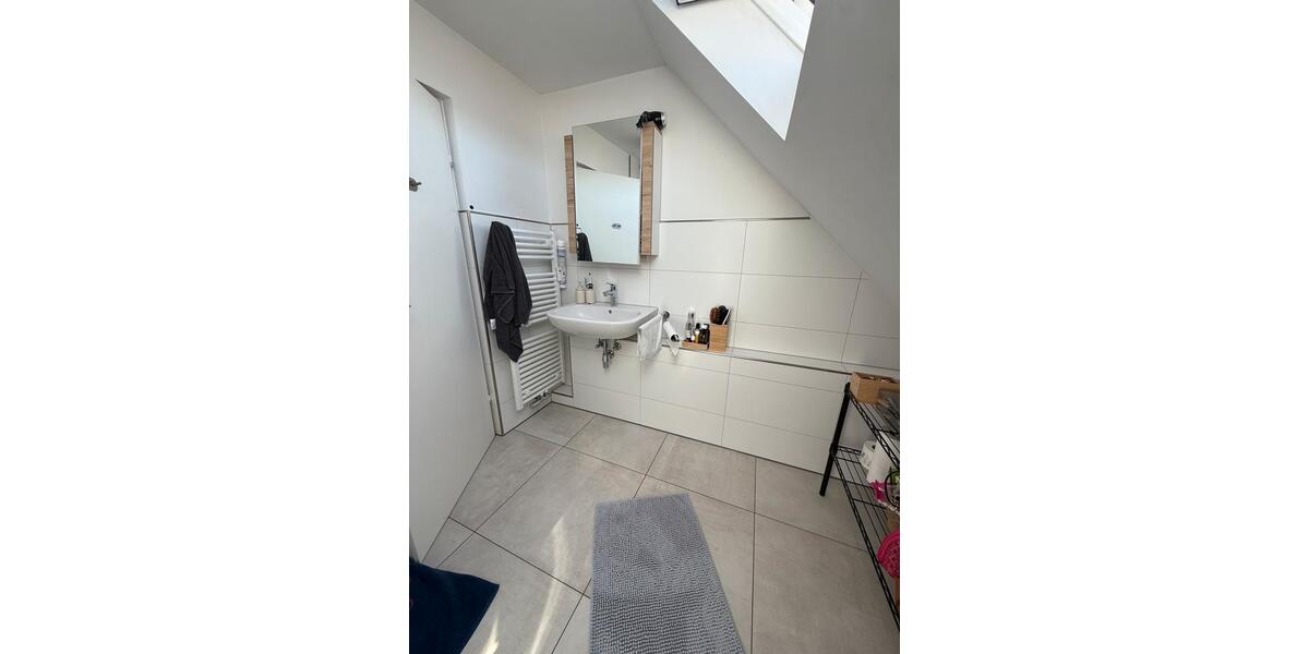 Dachgeschoßwohnung Kirchheim am Neckar - 1.5 Zimmer, 33 m&sup2;, 825&euro; | Angebot:26687964