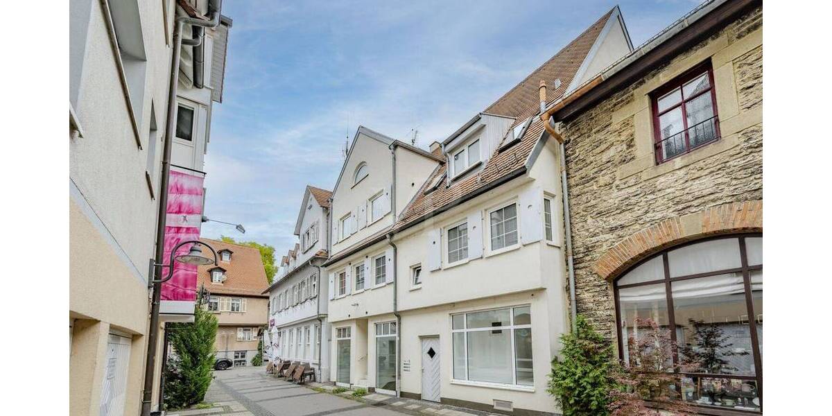 Mehrfamilienhaus, Wohnhaus Stuttgart Bad Cannstatt - 8 Zimmer, 105 m&sup2;, 698.000&euro; | Angebot:25690119