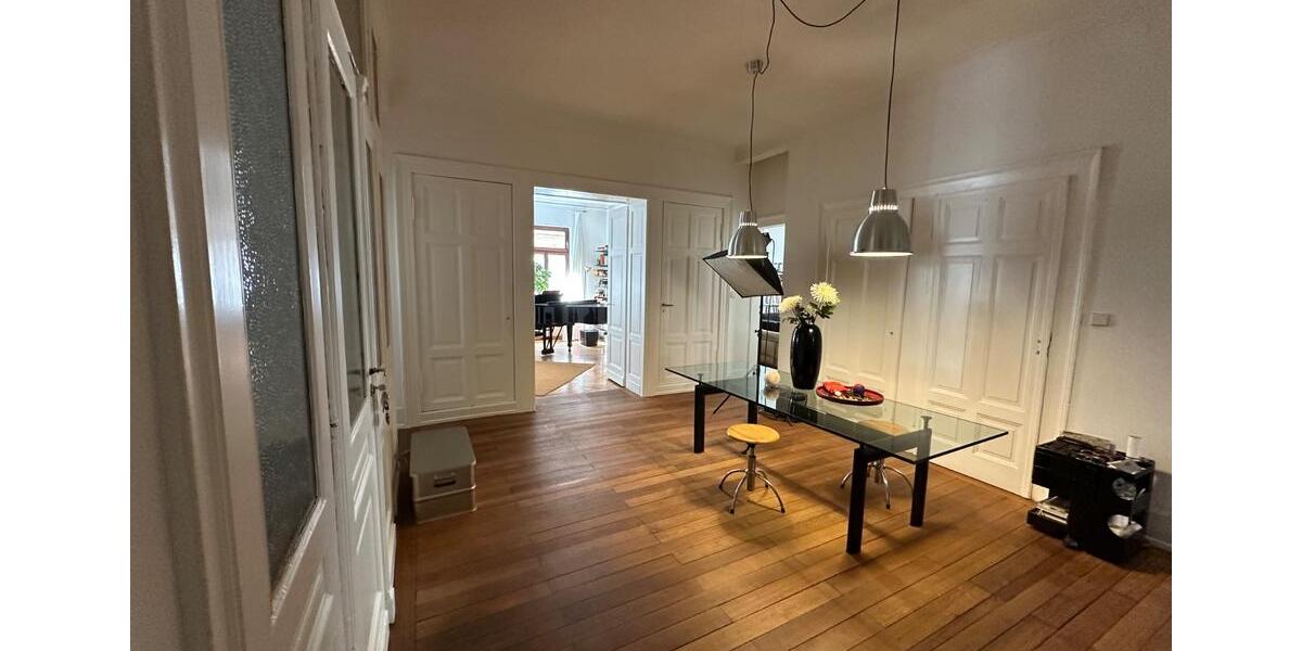 Hochparterre Stuttgart Stuttgart-Süd - 6 Zimmer, 193 m&sup2;, 1.100.000&euro; | Angebot:27297111