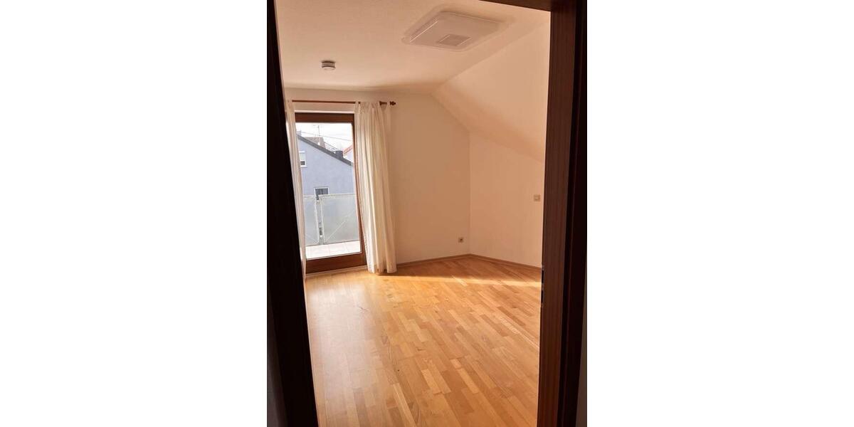 Dachgeschoßwohnung Stuttgart Birkach - 3.5 Zimmer, 77 m&sup2;, 1.400&euro; | Angebot:26640638
