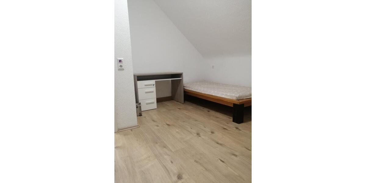 Etagenwohnung Stuttgart Bad Cannstatt - 4 Zimmer, 85 m&sup2;, 390&euro; | Angebot:25829673