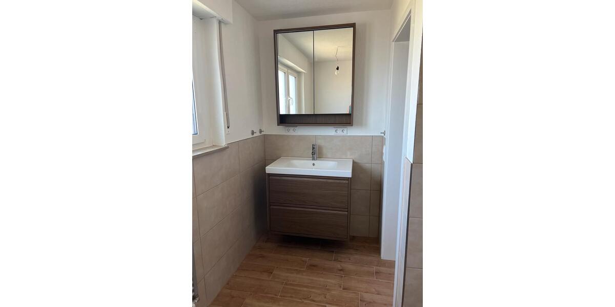 Doppelhaushälfte Oberstenfeld - 8 Zimmer, 170 m&sup2;, 1.700&euro; | Angebot:26495713