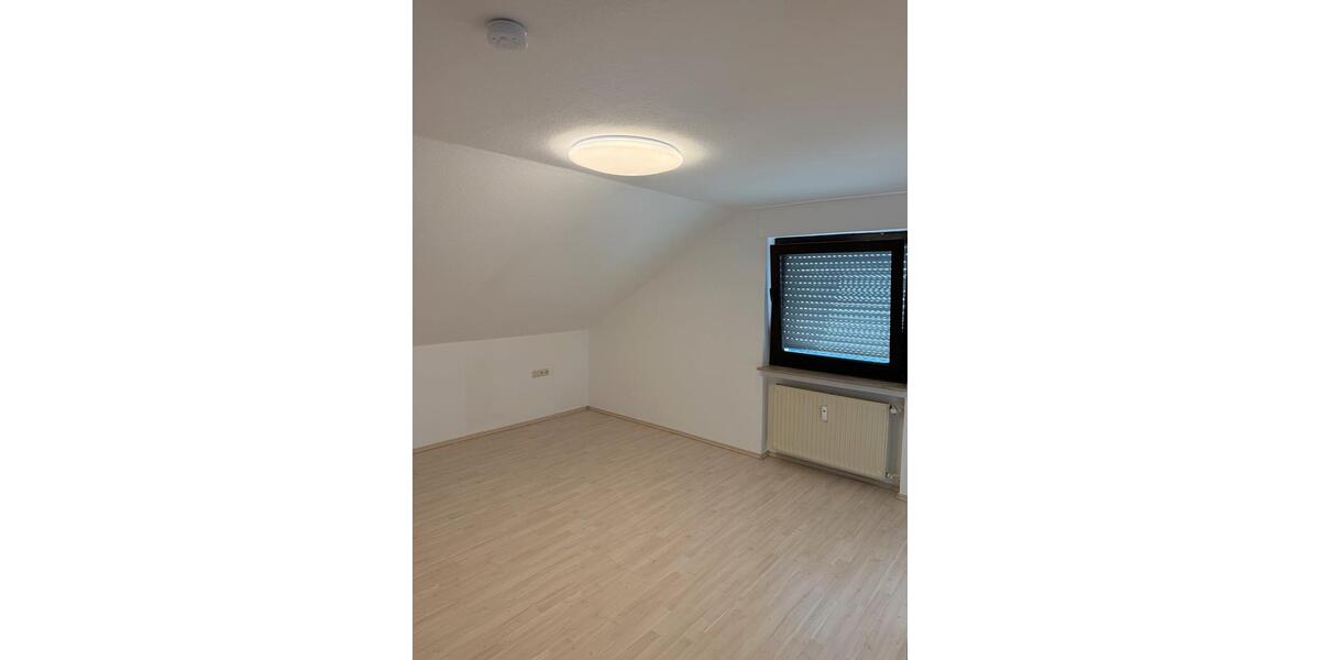 Dachgeschoßwohnung Vaihingen an der Enz - 3.5 Zimmer, 80 m&sup2;, 1.350&euro; | Angebot:27593623