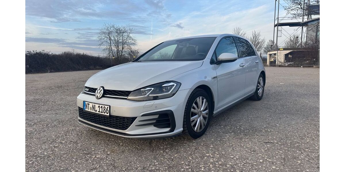 VW Golf 114.000 km 18.700 &euro; Leinfelden-Echterdingen 70771