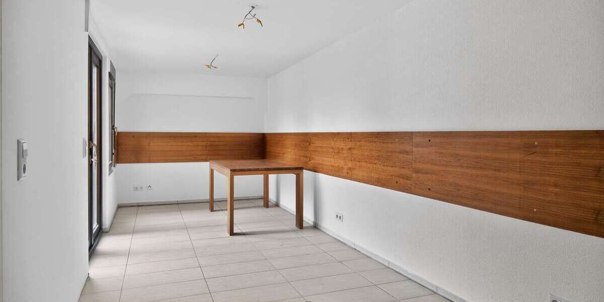 Gepflegtes 3-Familienhaus in begehrter Wohnlage mit vielseitigen Nutzungsmöglichkeiten - Mehrfamilienhaus, Wohnhaus Stuttgart Zuffenhausen | Angebot:27083597