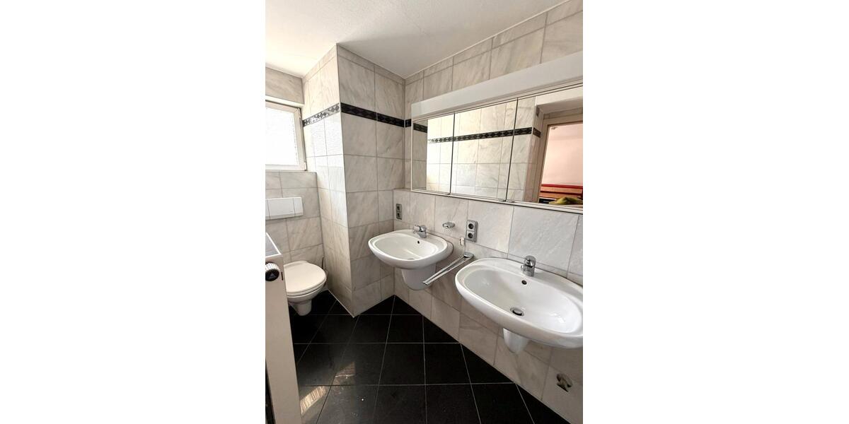 Etagenwohnung Sindelfingen - 3.5 Zimmer, 125 m&sup2;, 1.150&euro; | Angebot:27619223