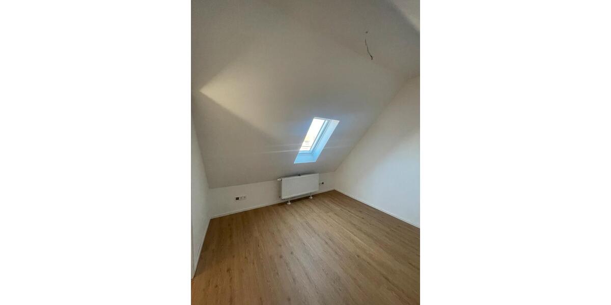Dachgeschoßwohnung Denkendorf - 2.5 Zimmer, 28 m&sup2;, 600&euro; | Angebot:27540390