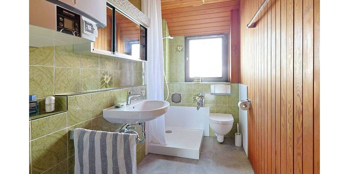 Einfamilienhaus Leonberg - 9 Zimmer, 240 m&sup2;, 750.000&euro; | Angebot:26015666