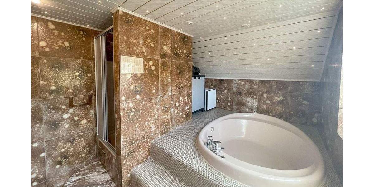 Einfamilienhaus Stuttgart Zuffenhausen - 5 Zimmer, 227 m&sup2;, 999.000&euro; | Angebot:25662341