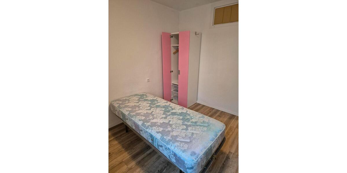 Etagenwohnung Stuttgart Feuerbach - 5 Zimmer, 65 m&sup2;, 500&euro; | Angebot:25953908