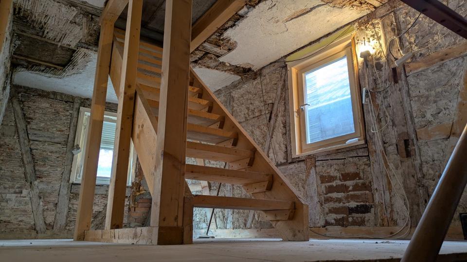 Einfamilienhaus Weinstadt - 9 Zimmer, 245.000&euro; | Angebot:21571963