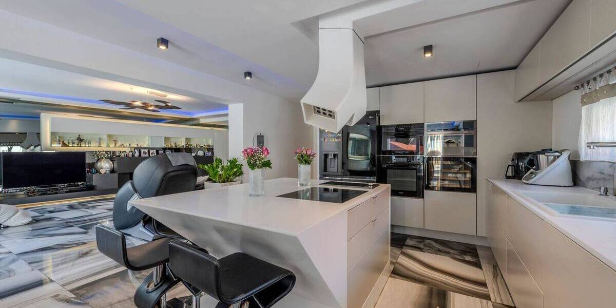 Einfamilienhaus Stuttgart Feuerbach - 8 Zimmer, 295 m&sup2;, 2.200.000&euro; | Angebot:25800108