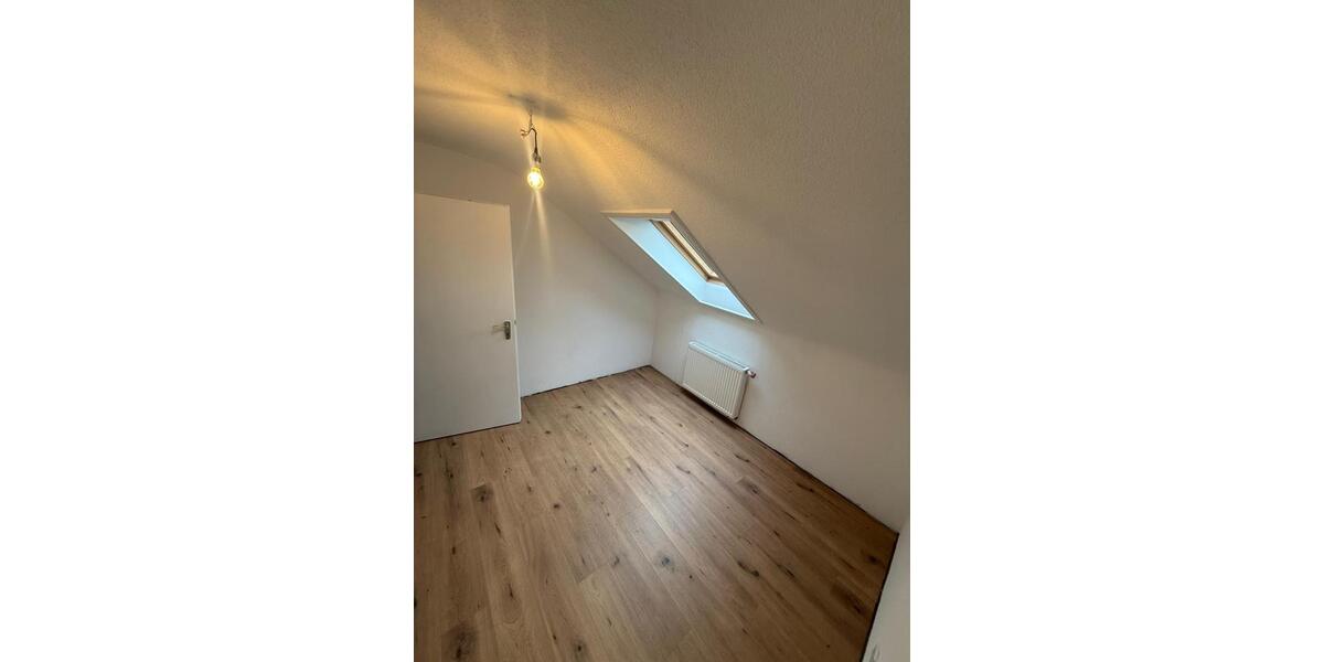 Dachgeschoßwohnung Ludwigsburg Eglosheim - 3 Zimmer, 48 m&sup2;, 890&euro; | Angebot:26574199