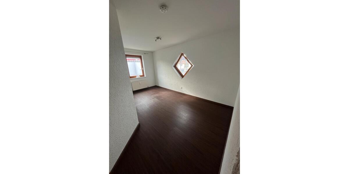 Etagenwohnung Hessigheim - 4.5 Zimmer, 96 m&sup2;, 1.400&euro; | Angebot:25930069