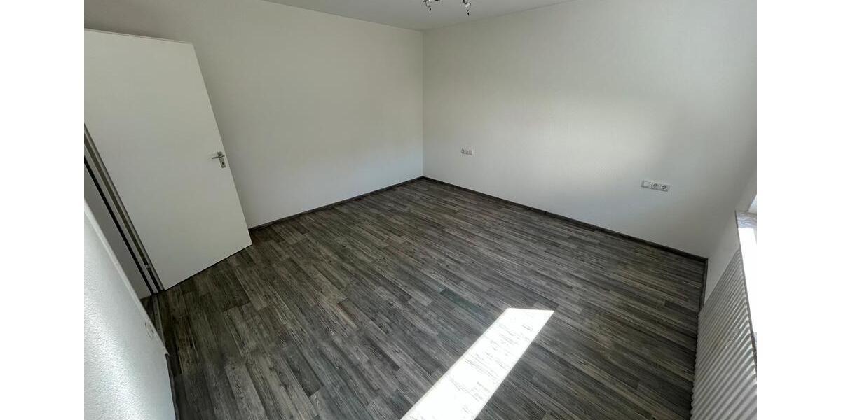 Erdgeschoßwohnung Weinstadt - 3 Zimmer, 83 m&sup2;, 1.200&euro; | Angebot:25840415
