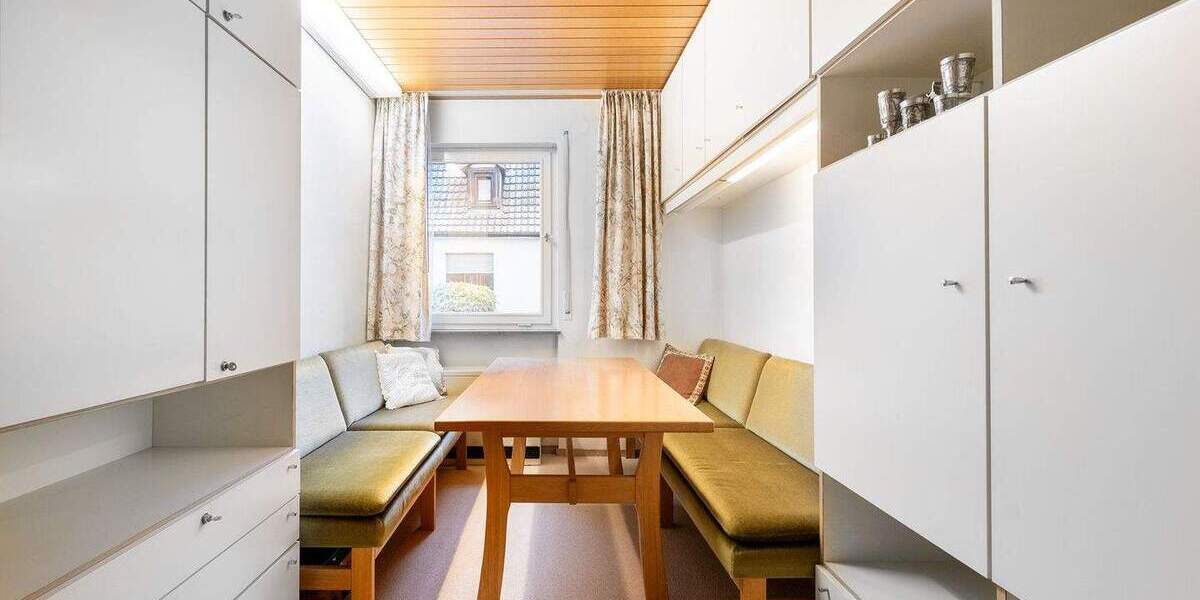 Mehrfamilienhaus, Wohnhaus Stuttgart Degerloch - 9 Zimmer, 140 m&sup2;, 740.000&euro; | Angebot:25685475