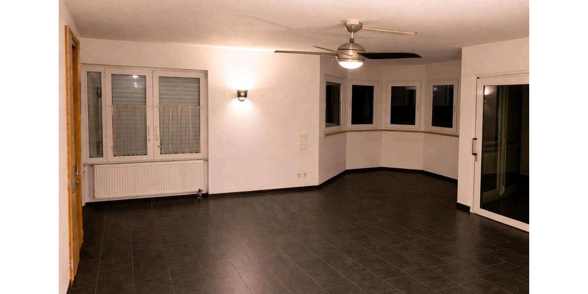 Erdgeschoßwohnung Sindelfingen - 3.5 Zimmer, 114 m&sup2;, 1.500&euro; | Angebot:26035412