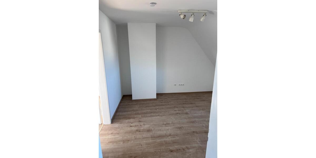 Dachgeschoßwohnung Stuttgart Mühlhausen - 3 Zimmer, 50 m&sup2;, 1.100&euro; | Angebot:25381702