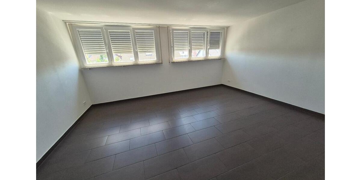 Dachgeschoßwohnung Sersheim - 3 Zimmer, 81 m&sup2;, 1.020&euro; | Angebot:25982331
