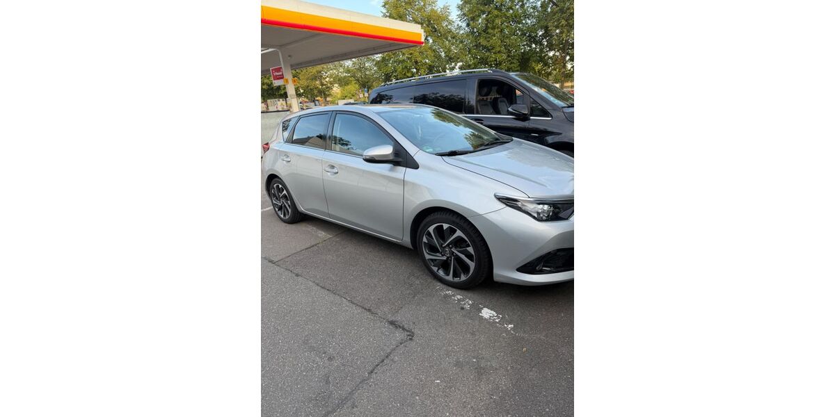 Toyota Auris 153.900 km 10.900 &euro; Renningen 71272