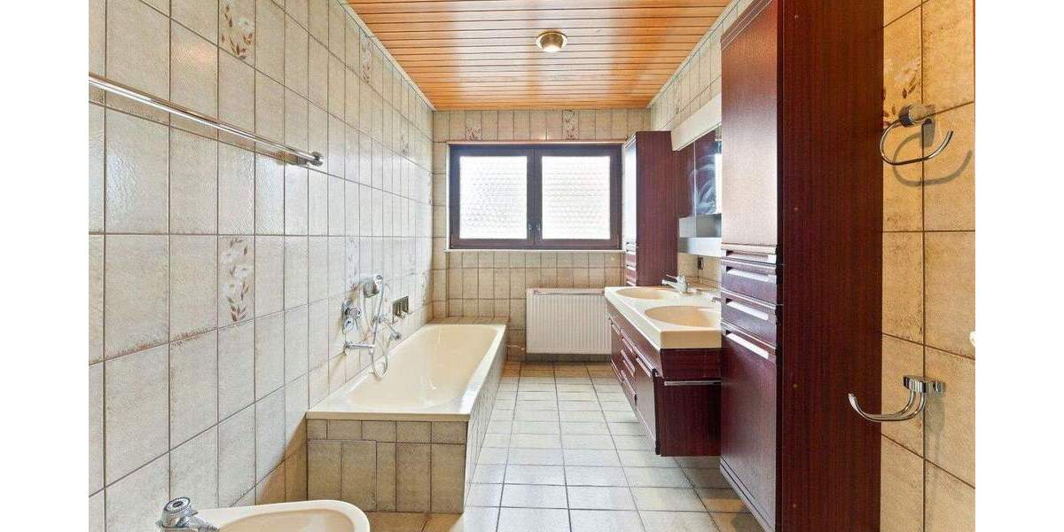 Mehrfamilienhaus, Wohnhaus Bönnigheim - 1 Zimmer, 320 m&sup2;, 750.000&euro; | Angebot:25755913