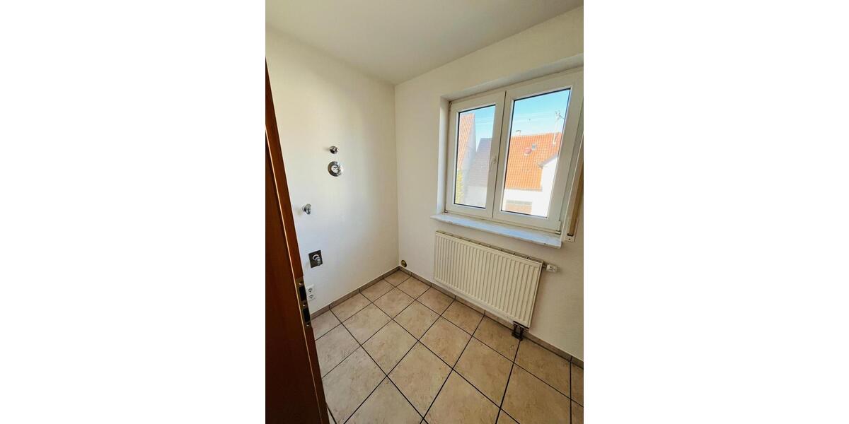 Etagenwohnung Bissingen an der Teck - 4 Zimmer, 99 m&sup2;, 1.060&euro; | Angebot:24817765