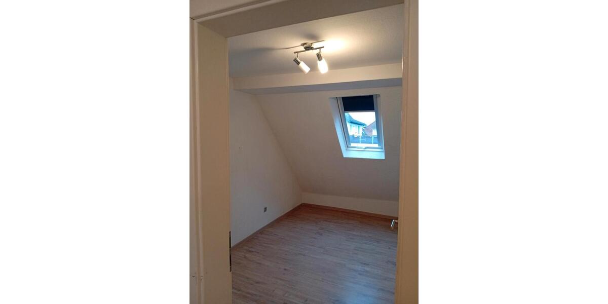 Dachgeschoßwohnung Frickenhausen - 3 Zimmer, 70 m&sup2;, 970&euro; | Angebot:25654039