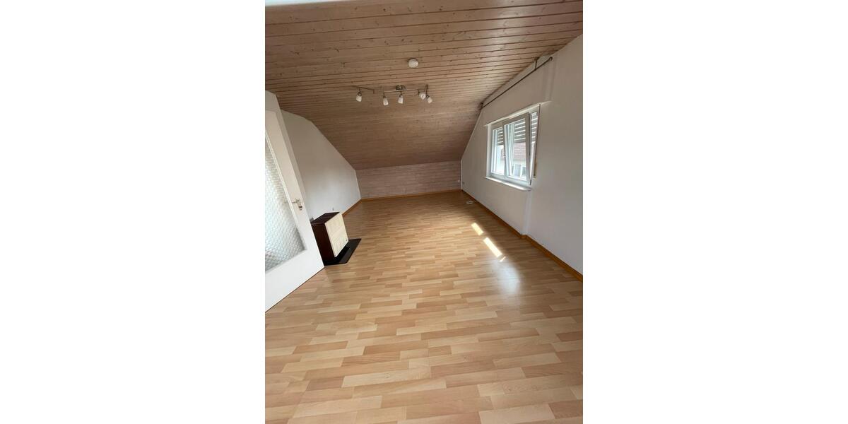 Dachgeschoßwohnung Hemmingen - 3 Zimmer, 60 m&sup2;, 900&euro; | Angebot:25851445