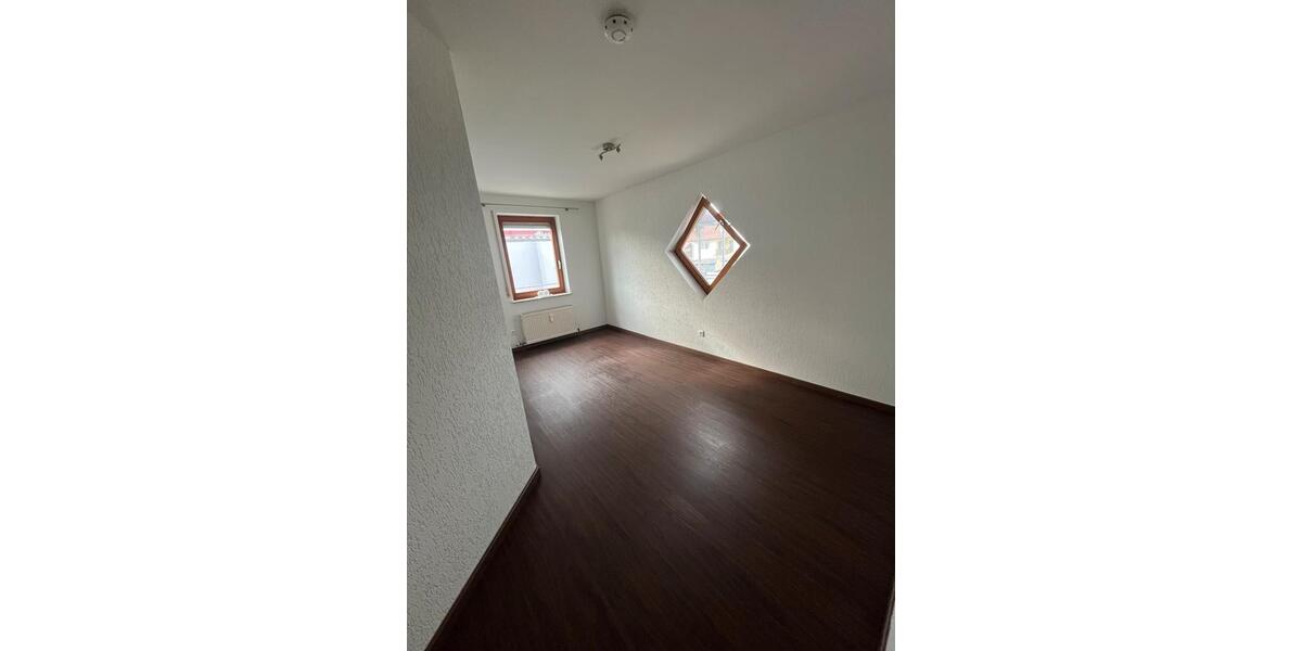 Etagenwohnung Hessigheim - 4.5 Zimmer, 96 m&sup2;, 1.400&euro; | Angebot:25930069