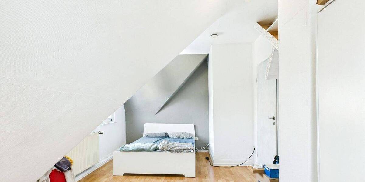 Mehrfamilienhaus, Wohnhaus Stuttgart Zuffenhausen - 8 Zimmer, 174 m&sup2;, 547.000&euro; | Angebot:26684039