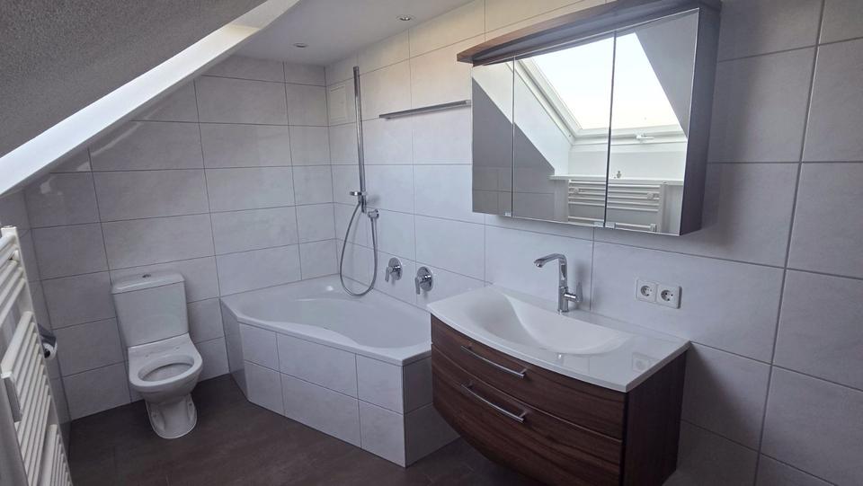 Dachgeschoßwohnung Sindelfingen Sindelfingen (Stadt) - 4 Zimmer, 87 m&sup2;, 1.250&euro; | Angebot:25811374