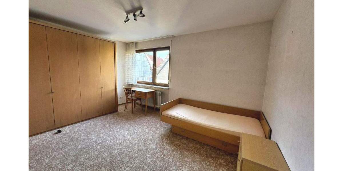 Doppelhaushälfte Leonberg Gebersheim - 8 Zimmer, 171 m&sup2;, 445.000&euro; | Angebot:25865932